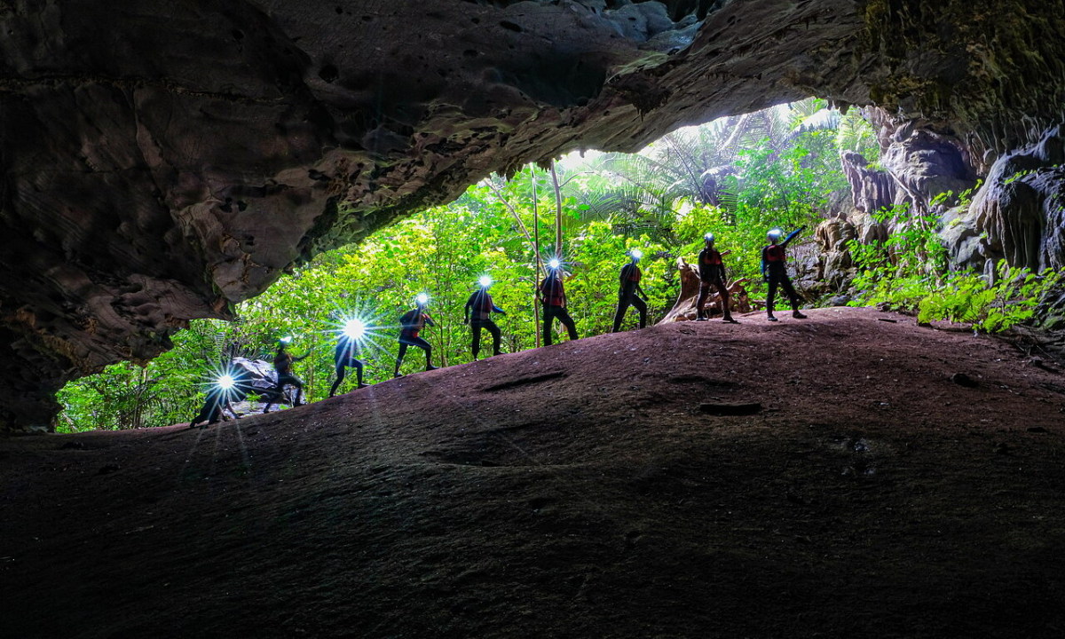 Vietnam Caves Tu Lan Tour 2 Days